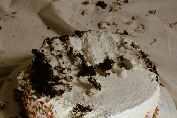 wedding planning damaged cake