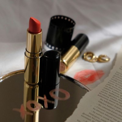 cover-how-a-self-confident-leo-zodiac-loves-storytelling-blogpost-horoscope-awn