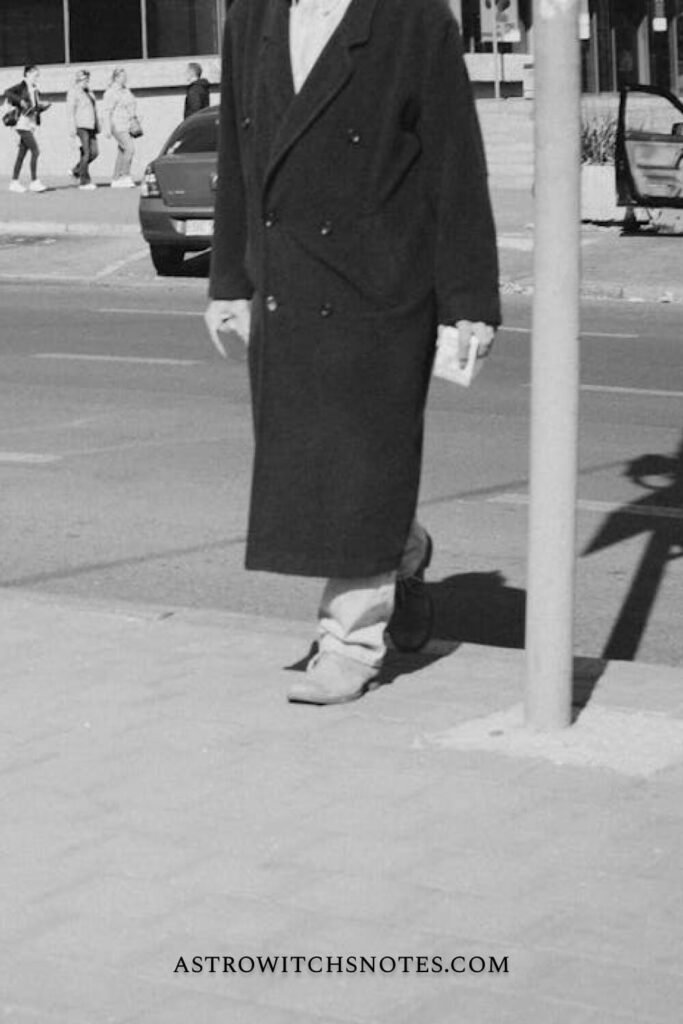 Black and white foto for the blog post: the most funniest and celever zodiac signs: virgo, gemini, aquarius and scorpio.